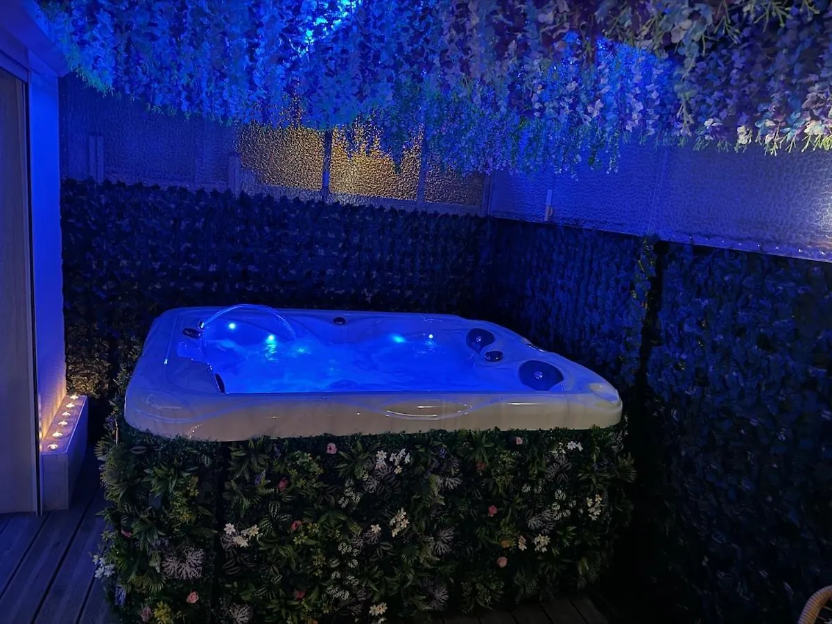 Apartment With Jacuzzi Lille